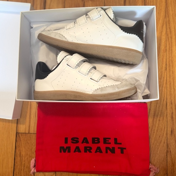 Sneakers - Picture 1 of 9